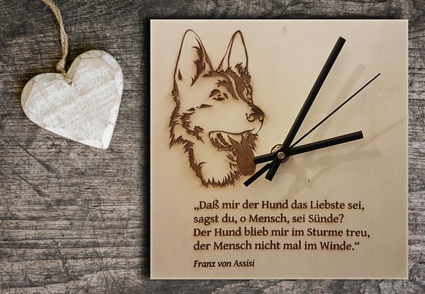 Uhr "Hund Spruch"